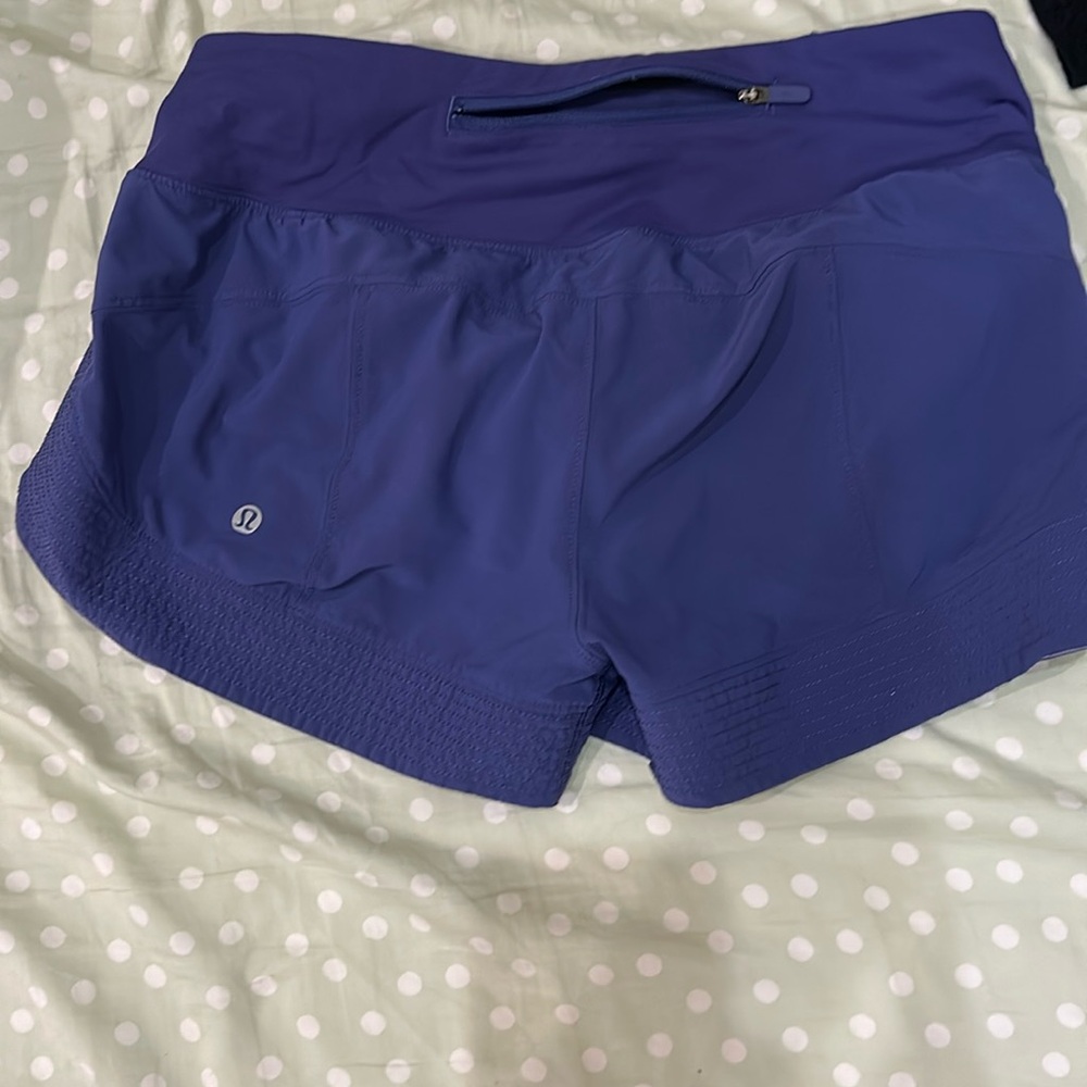 lululemon size 4 2.5 shorts